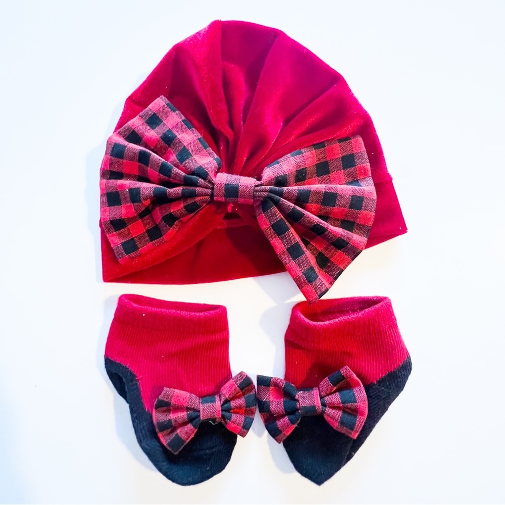 Holiday Christmas Hat & Booties Set
